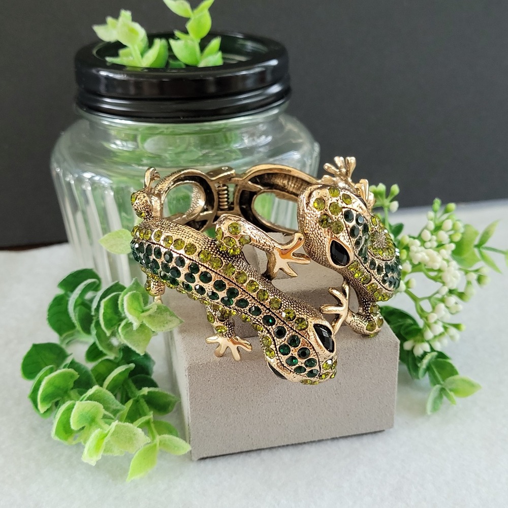Green Rhinestone Gecko Hinged Cuff Bracelet Gold Tone Figural Statement - Picture 3 of 12